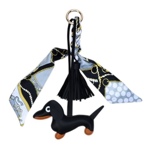 Czarny brelok jamnik z frędzlami i apaszką BRL374CZ