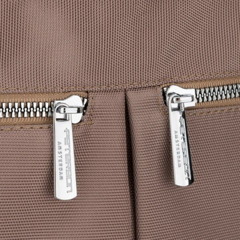 Jednokomorowa, beżowa shopperka damska zamykana suwakiem - Peterson