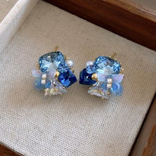 Kolczyki pozłacane 14K z niebieskimi cyrkoniami KST3473 – Stylowy Wieszak