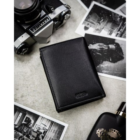 Zestaw prezentowy: skórzany, pionowy portfel męski w czarnym kolorze bez zapięcia i czarny pasek ze skóry ekologicznej - Peterso