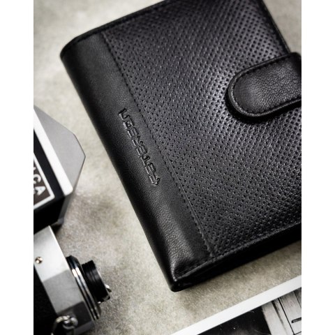 Zestaw prezentowy: skórzany, pionowy portfel męski w czarnym kolorze i czarny pasek ze skóry ekologicznej - Peterson