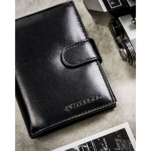 Zestaw prezentowy: skórzany, pionowy portfel męski w czarnym kolorze z systemem RFID i pasek ze skóry naturalnej - Peterson