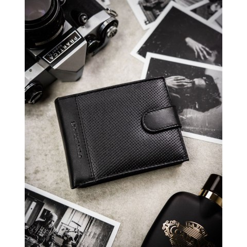 Zestaw prezentowy: skórzany portfel męski w czarnym kolorze zapinany zatrzaskiem i czarny pasek ze skóry ekologicznej - Peterson