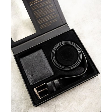 Zestaw prezentowy: skórzany, poziomy portfel męski w czarnym kolorze z systemem RFID i pasek ze skóry ekologicznej - Peterson