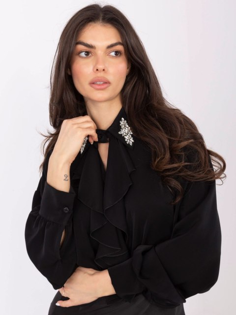 Czarna elegancka bluzka z żabotem i ozdobnym kołnierzem RED LINE