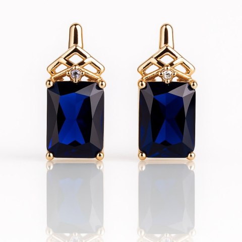 Stylowe kolczyki z ażurowym detalem i granatowym kryształem