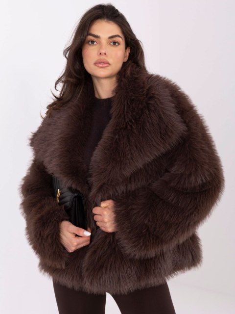 Brązowa damska kurtka ze sztucznego futerka – elegancki fason