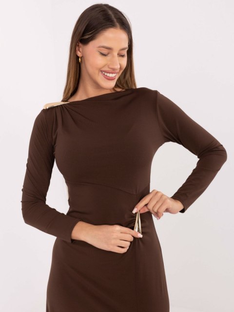 Gładka brązowa sukienka wizytowa z marszczeniem