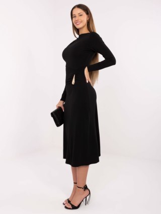 Czarna trapezowa sukienka midi z drapowaniem