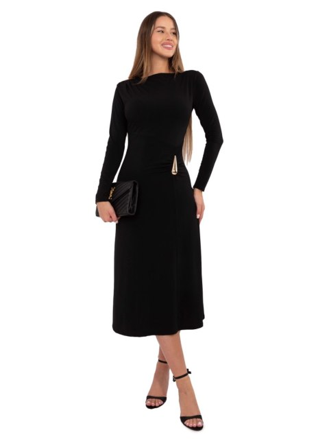 Czarna trapezowa sukienka Italy Moda na modelce