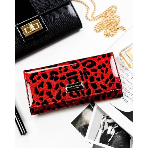 Duży portfel damski ze skóry ekologicznej i naturalnej w czerwonym kolorze zamykany zatrzaskiem - Peterson