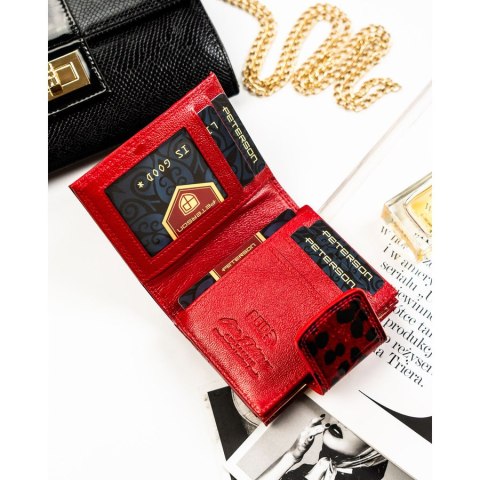 Mały portfel damski ze skóry ekologicznej i naturalnej w czerwonym kolorze - Peterson