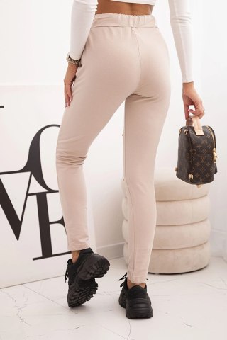 Beżowe bawełniane spodnie damskie z przetarciami i gumką w pasie