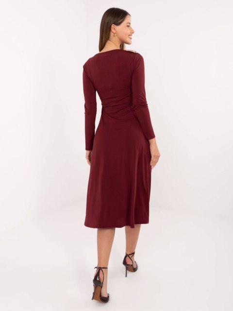 Sukienka z dekoltem łódka i marszczeniem w talii