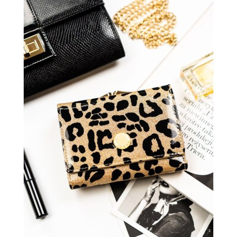 Złoty portfel damski ze skóry ekologicznej i naturalnej w cętki, zamykany biglem i zatrzaskiem - Peterson