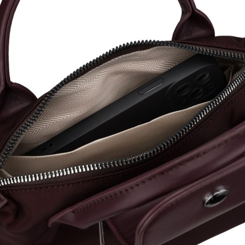 Bordowa listonoszka damska z poliestru zawieszona na szerokim pasku i poręcznych uchwytach - Peterson