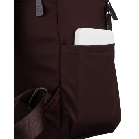 Bordowy plecak damski wykonany z poliestru, zawieszony na regulowanych szelkach - Peterson