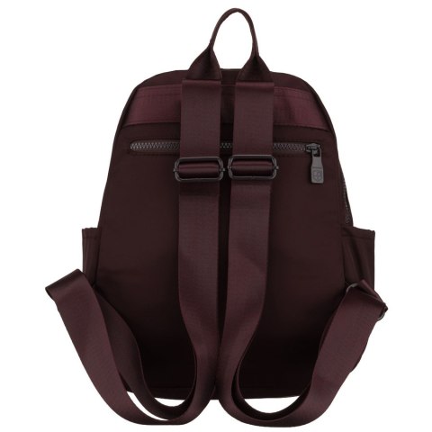 Bordowy plecak damski wykonany z poliestru, zawieszony na regulowanych szelkach - Peterson