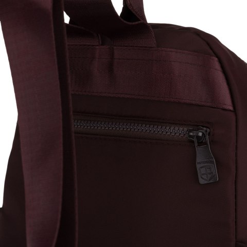 Bordowy plecak damski wykonany z poliestru, zawieszony na regulowanych szelkach - Peterson