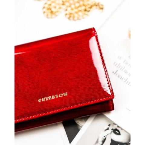 Czerwony portfel damski wykonany z lakierowanej skóry naturalnej, zamykany zatrzaskiem - Peterson