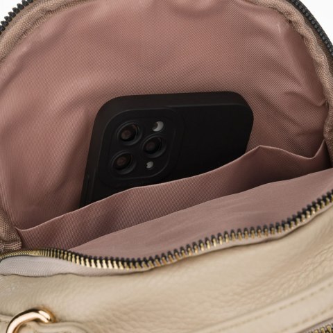 Mały plecak damski ze skóry ekologicznej w jasnobeżowym kolorze - Rovicky