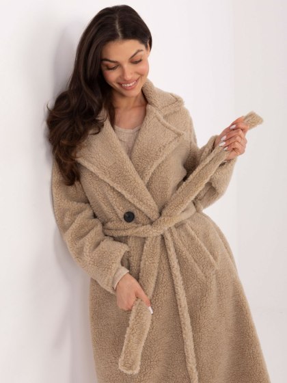 Beżowy długi płaszcz teddy z kieszeniami i paskiem – ONE SIZE MAYA