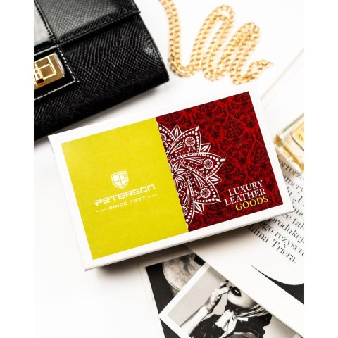 Portfel damski z lakierowanej skóry naturalnej w czerwonym kolorze - Peterson