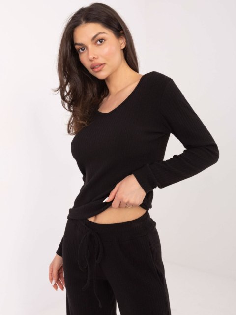 czarne spodnie z wysokim stanem i wiązaniem