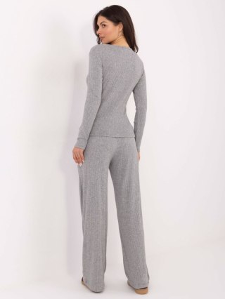 Szary Prążkowany Sweter Damski z Dekoltem V – Stylowy Wieszak