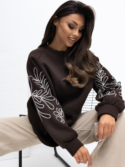 Brązowa bluza damska z kieszenią kangurką i dekoracyjnymi haftami