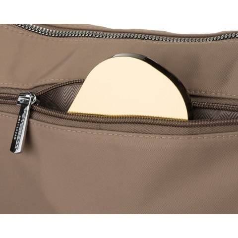 Ciemnobeżowa listonoszka damska z poliestru, jednokomorowa z zewnętrzną kieszonką - Peterson