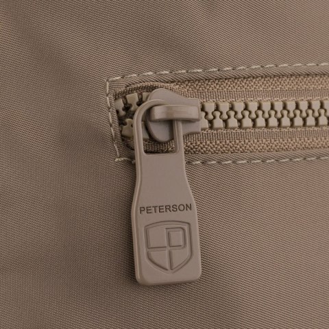 Beżowa listonoszka damska z poliestru zawieszona na uchwytach i doczepianym pasku - Peterson
