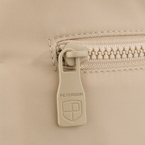 Beżowa, praktyczna listonoszka damska z poliestru zawieszona na uchwytach i doczepianym pasku - Peterson