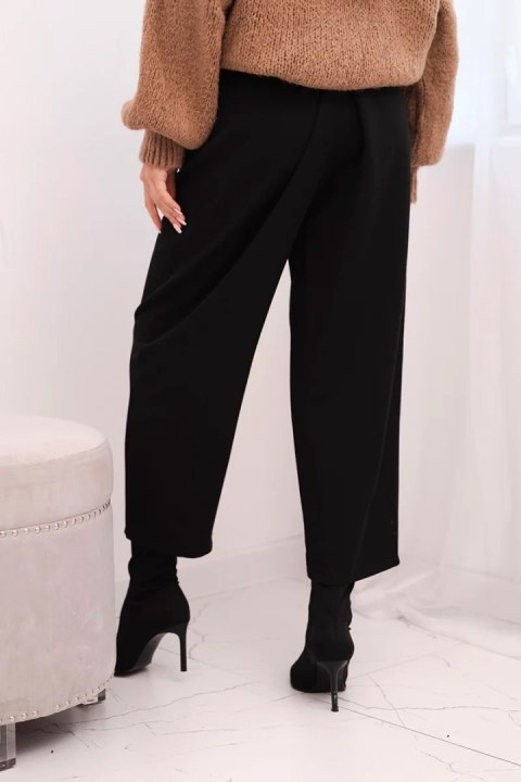 Czarne eleganckie spodnie damskie z wysokim stanem i zakładkami – Włoski krój