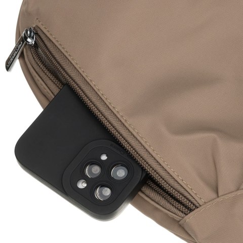 Torebka damska w ciemnobeżowym kolorze wyposażona w kieszeń zewnętrzną - Peterson