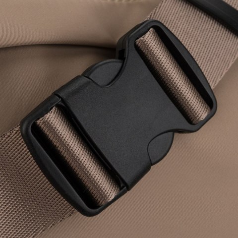 Torebka damska w ciemnobeżowym kolorze wyposażona w kieszeń zewnętrzną - Peterson