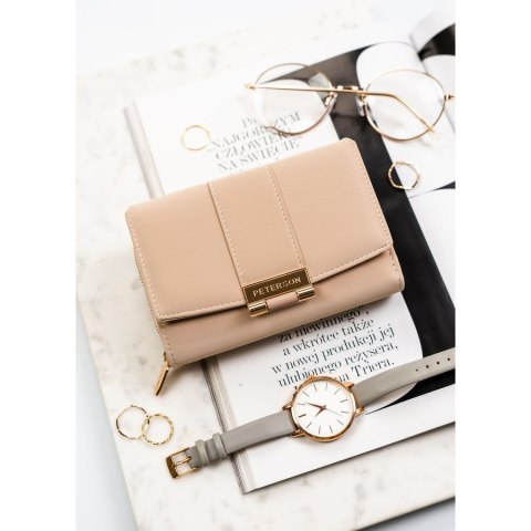 Beżowy portfel damski wykonany ze skóry ekologicznej o lekko prążkowanej fakturze, zamykany zatrzaskiem - Peterson