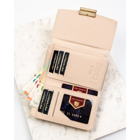 Beżowy portfel damski wykonany ze skóry ekologicznej o lekko prążkowanej fakturze, zamykany zatrzaskiem - Peterson