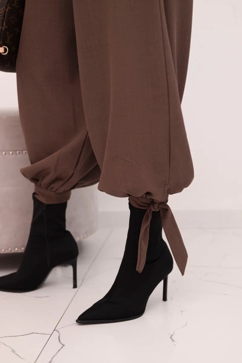 Spodnie damskie z szeroką nogawką i wiązaniem u dołu – Mocca | Stylowy Wieszak