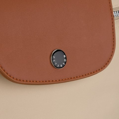 Beżowo-brązowy, miejski plecak damski z poliestru zamykany suwakiem - Peterson