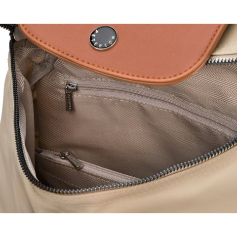 Beżowo-brązowy, miejski plecak damski z poliestru zamykany suwakiem - Peterson