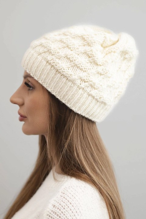 Ciepła czapka damska wełniana beżowa – Polska produkcja