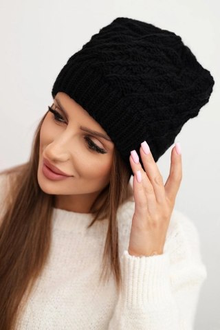 Czarna Czapka Damska Zimowa Wełniana z Ozdobnym Splotem K430 – Polska Produkcja | Stylowy Wieszak