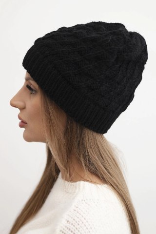 Czarna Czapka Damska Zimowa Wełniana z Ozdobnym Splotem K430 – Polska Produkcja | Stylowy Wieszak