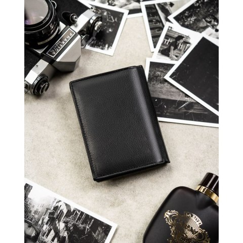 Duży portfel męski ze skóry naturalnej w czarnym kolorze, mieszczący dowód rejestracyjny - Rovicky