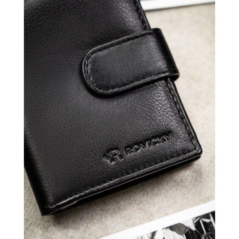 Pionowy portfel męski ze skóry naturalnej w czarnym kolorze zamykany zatrzaskiem - Rovicky