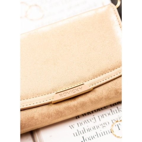 Beżowy, poziomy portfel damski ze skóry ekologicznej zamykany na zatrzask - Rovicky
