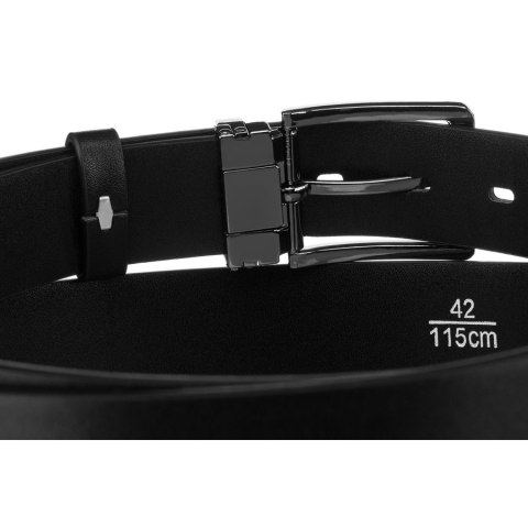 Pasek męski ze skóry ekologicznej w czarnym kolorze, zakończony srebrną, klasyczną klamrą