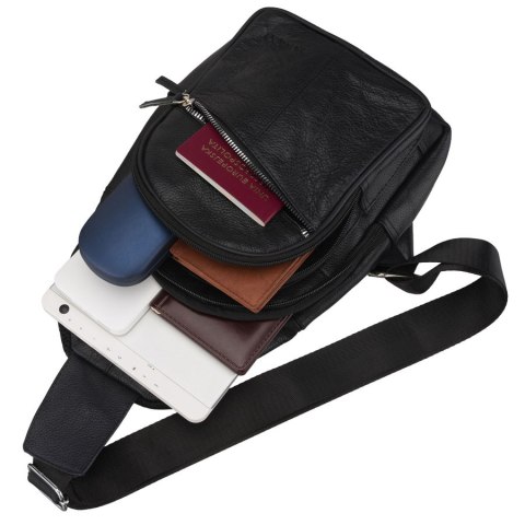 Czarny plecak miejski na jedno ramię wykonany ze skóry naturalnej - Rovicky