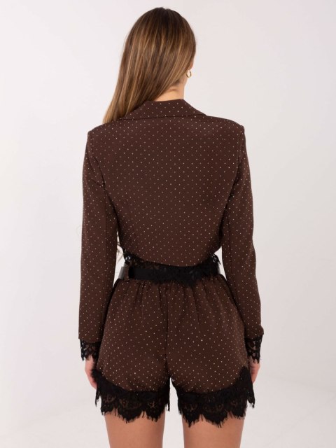 Krótka marynarka damska brązowa z poduszkami na ramionach